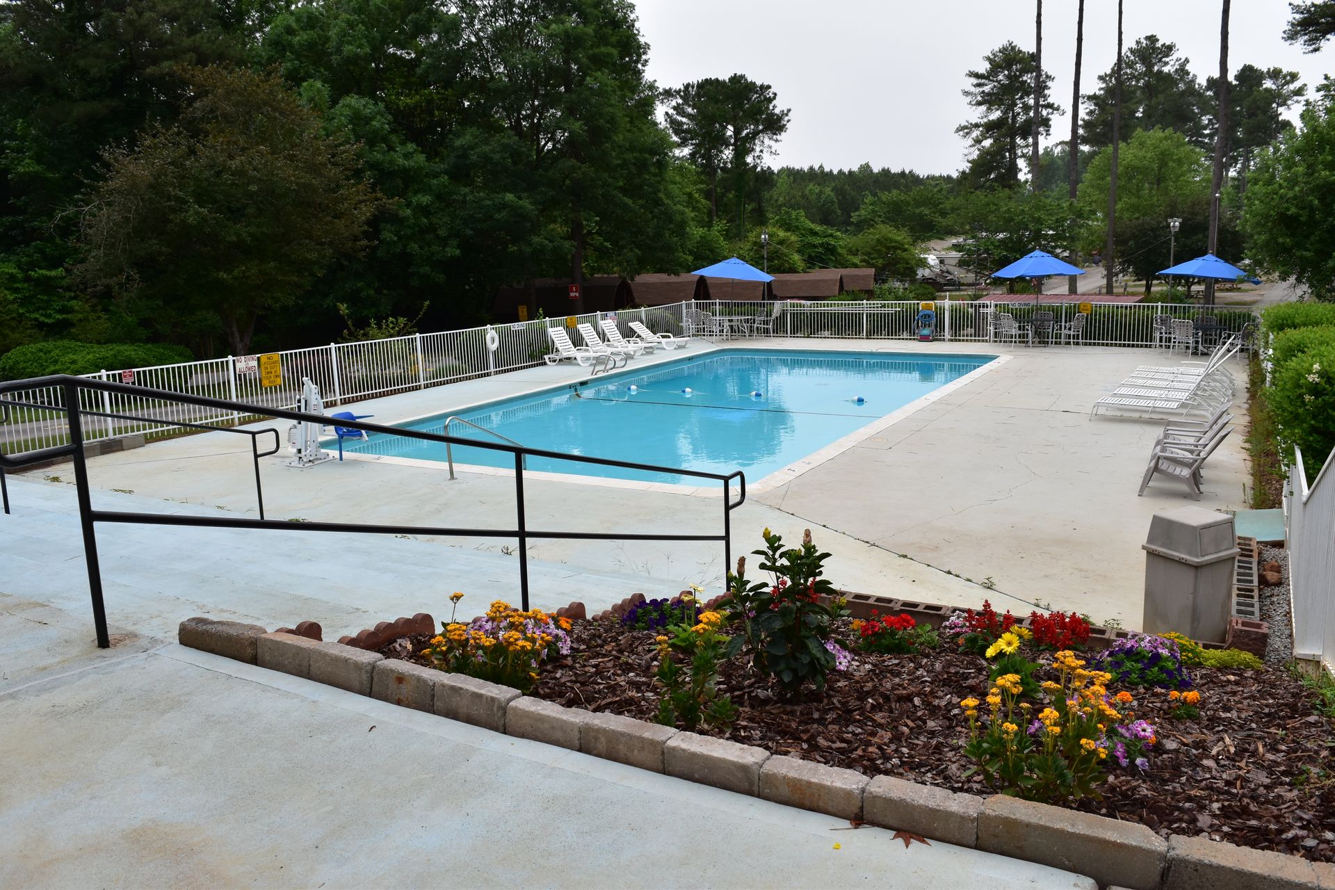 Swimming pool at Atlanta South RV Resort