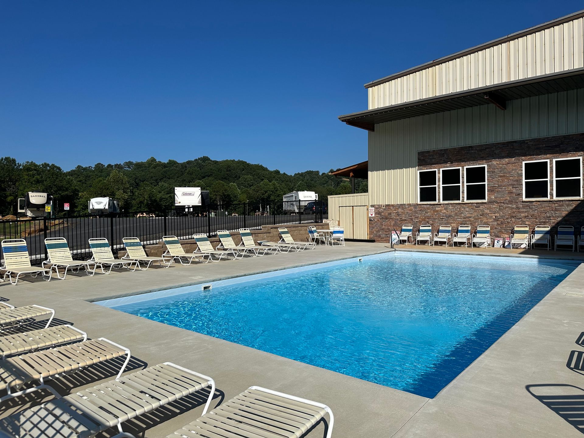 Swimming pool at Apple Country RV Resort