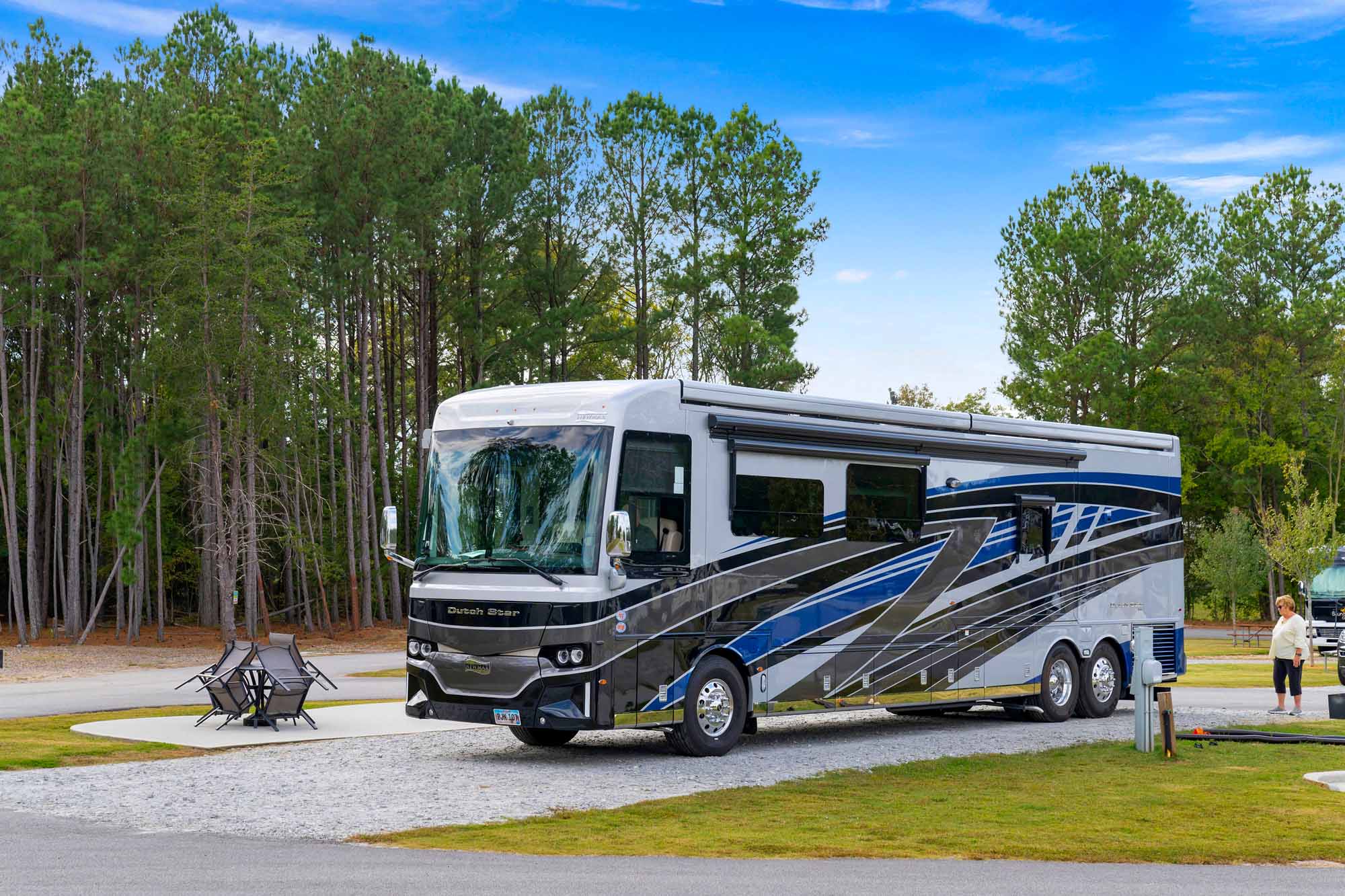 Outdoor gathering area at Commerce Station RV Resort