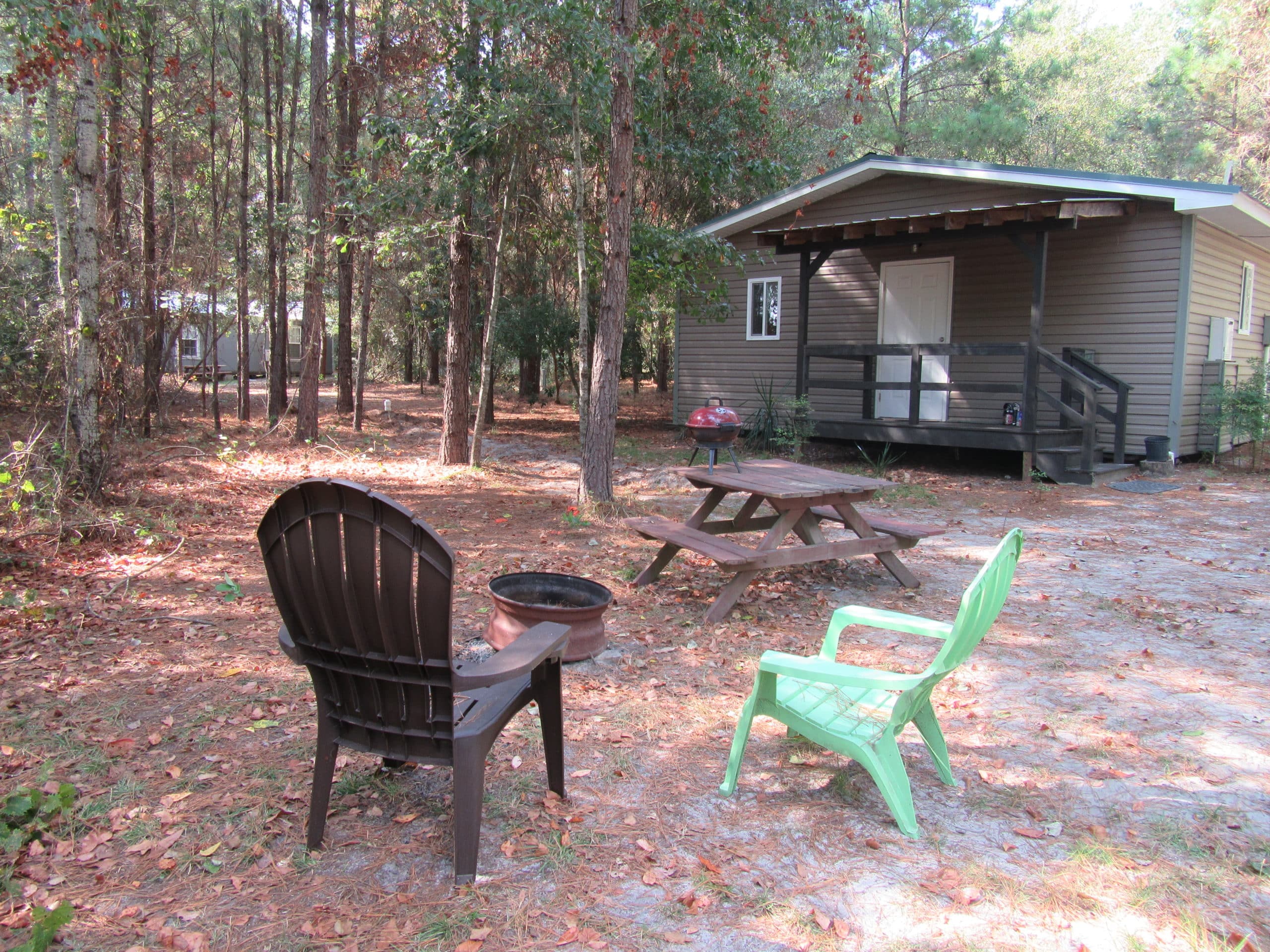 Waterfront cabins and camping area at Beaver Run RV Park