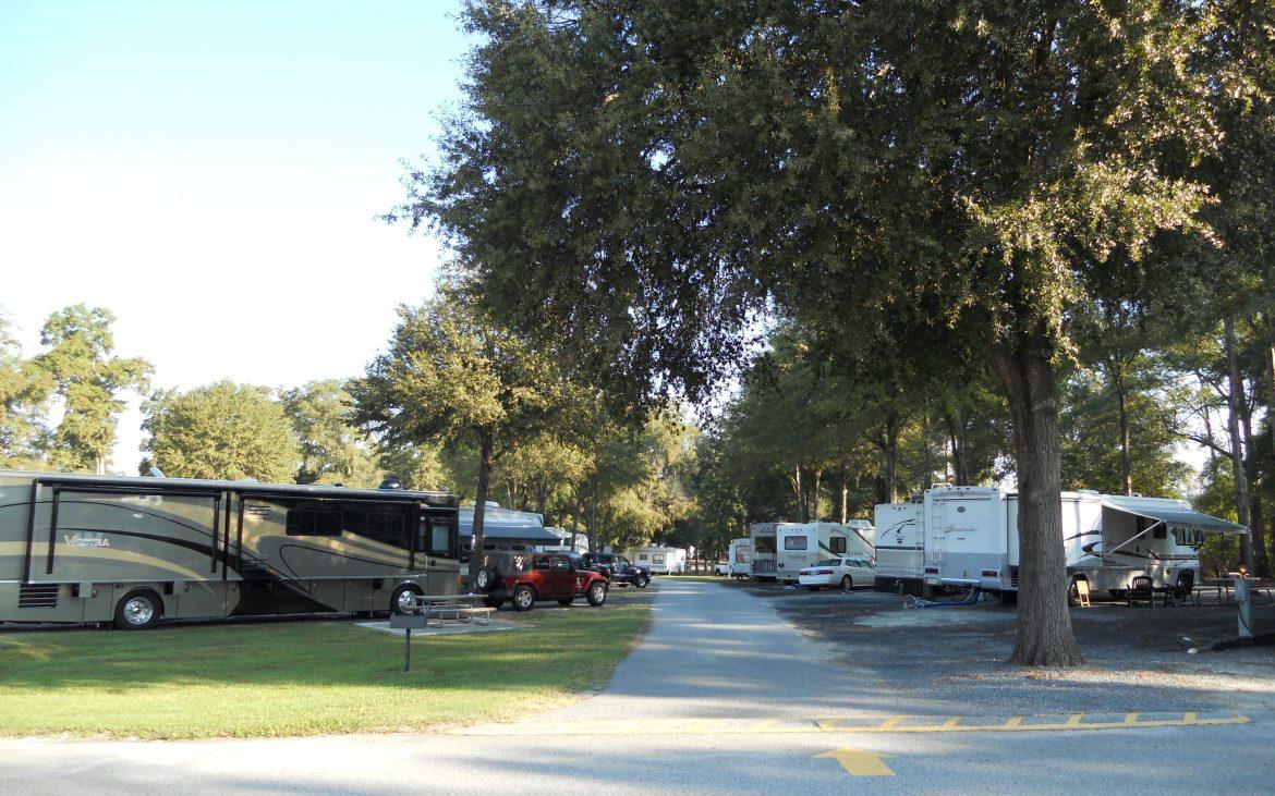 Lakefront setting at Fair Harbor RV Park & Campground