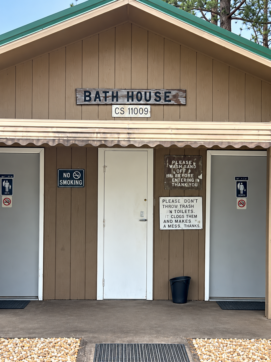 Bathhouse building at L&D RV Park