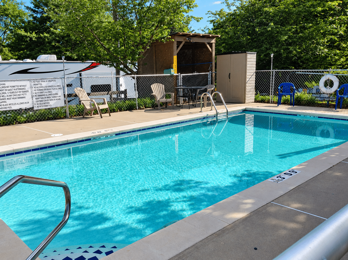 Swimming pool at L&D RV Park