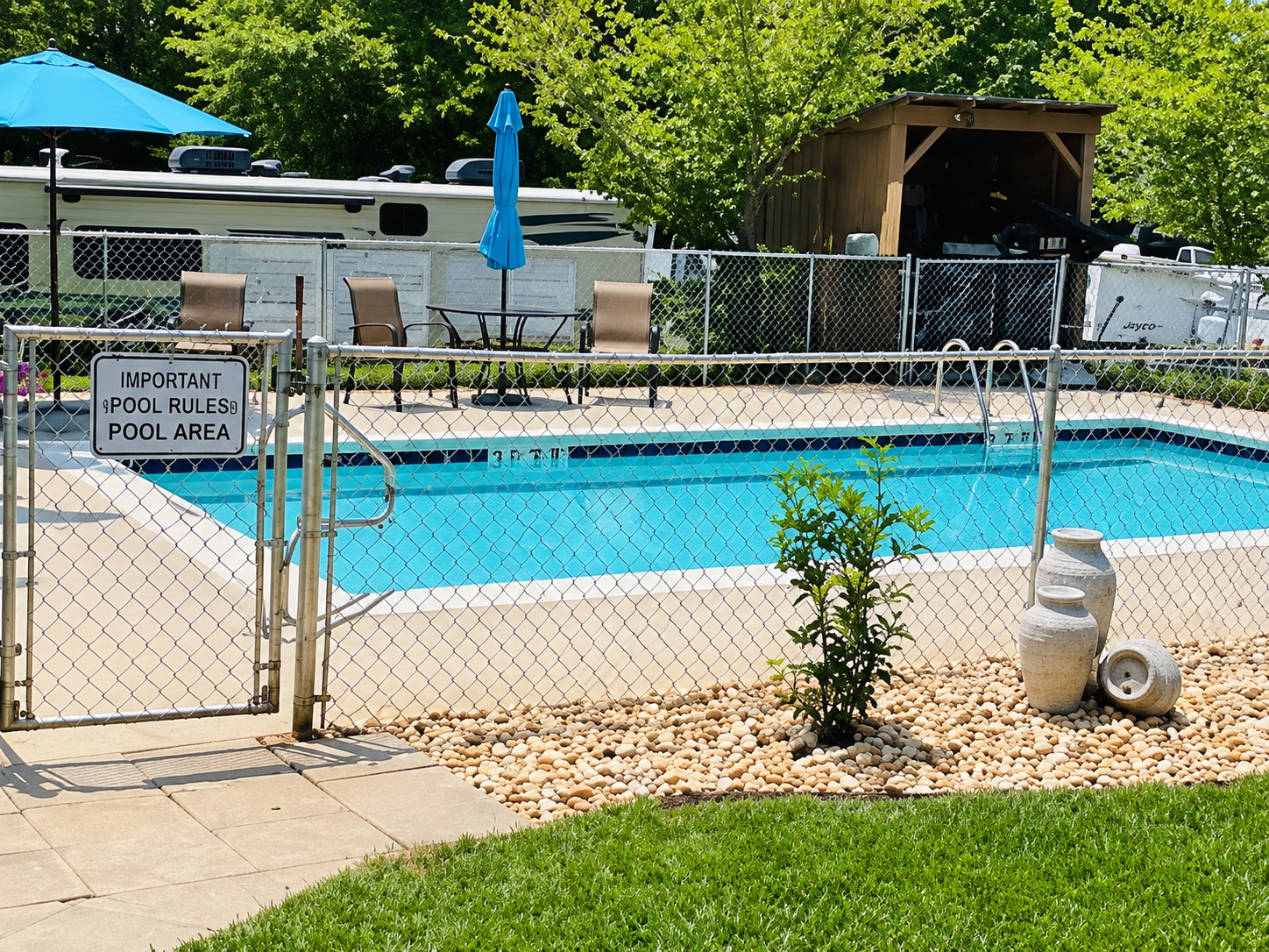 Swimming pool at L&D RV Park