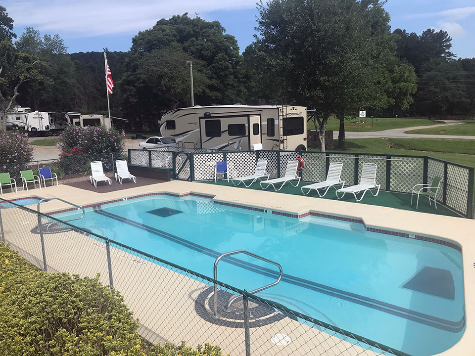 Swimming pool at Leisure Acres RV Resort