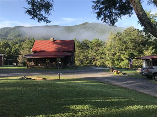 Historic farmhouse at Mountain View Campground