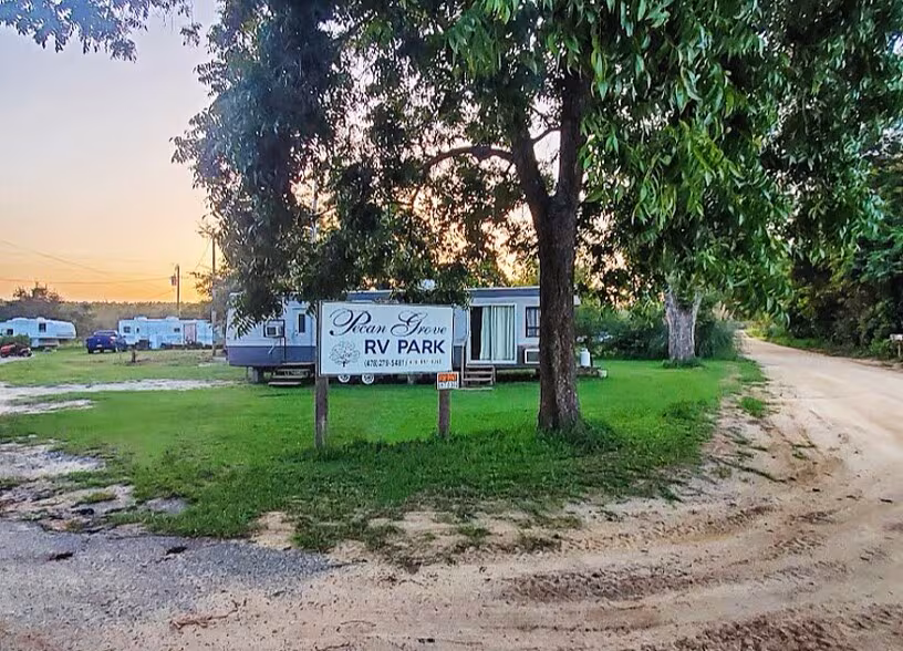 RV sites and grounds at Rusty's Retreat in Dublin, Georgia