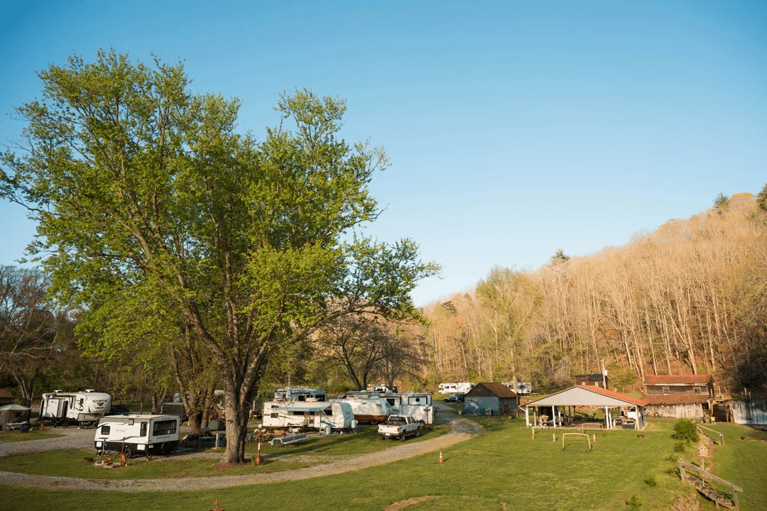 Vehicles with rooftop tents at Skeenah Creek Campground