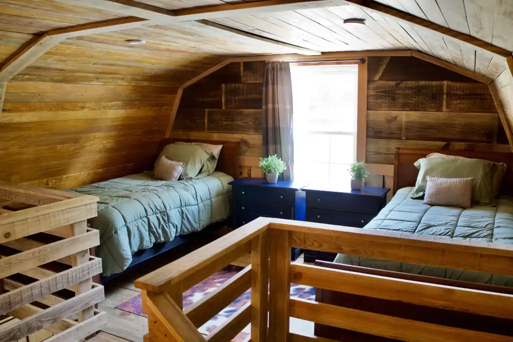 Twin beds in the upstairs sleeping area of the Georgia Golf Cottage